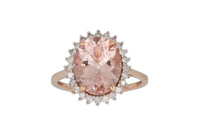 Lot 350 - A MORGANITE AND DIAMOND CLUSTER RING, the oval...
