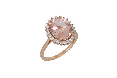 Lot 350 - A MORGANITE AND DIAMOND CLUSTER RING, the oval...