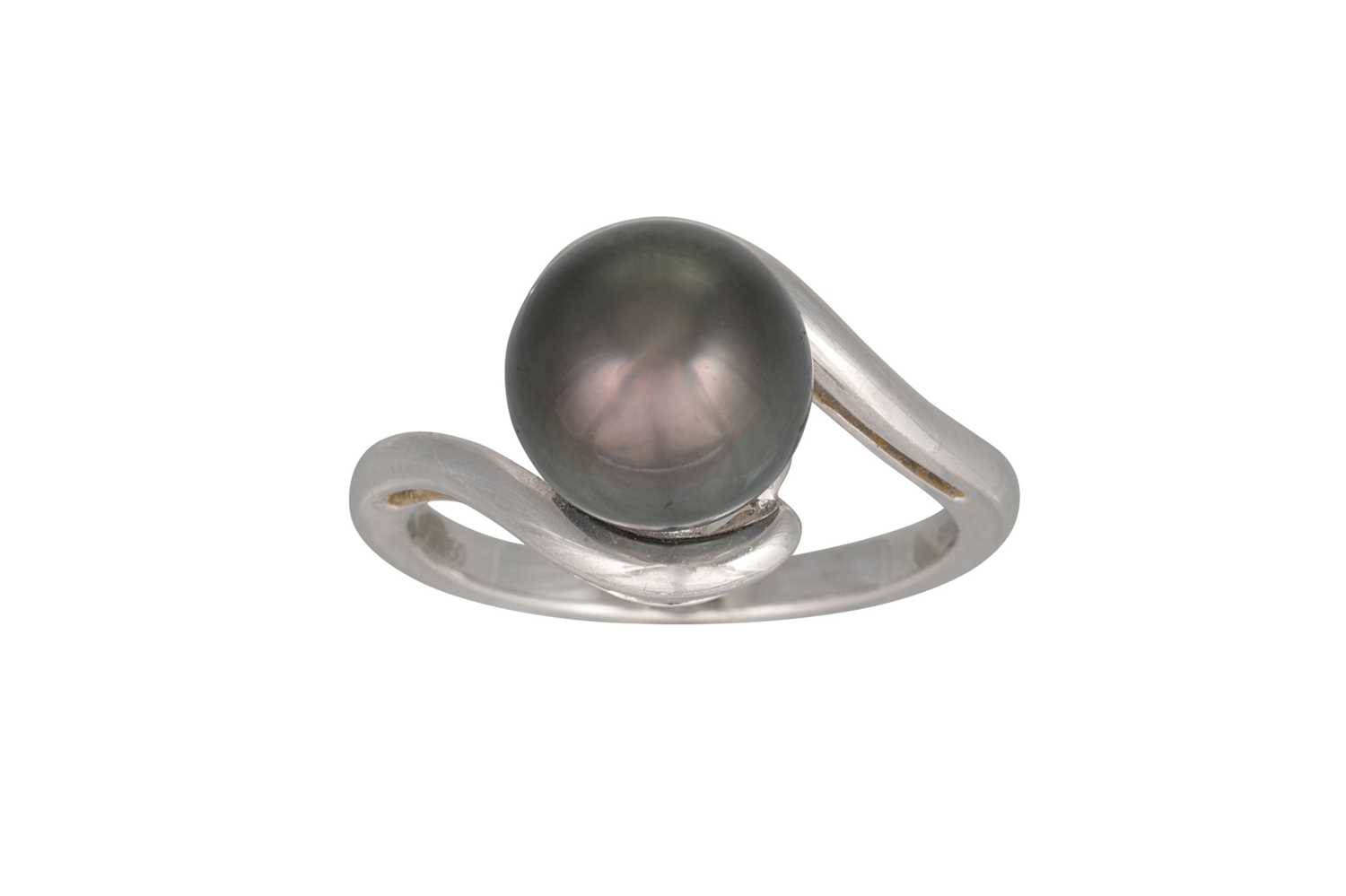 Lot 354 - A PEARL SINGLE STONE RING, of twist design,...