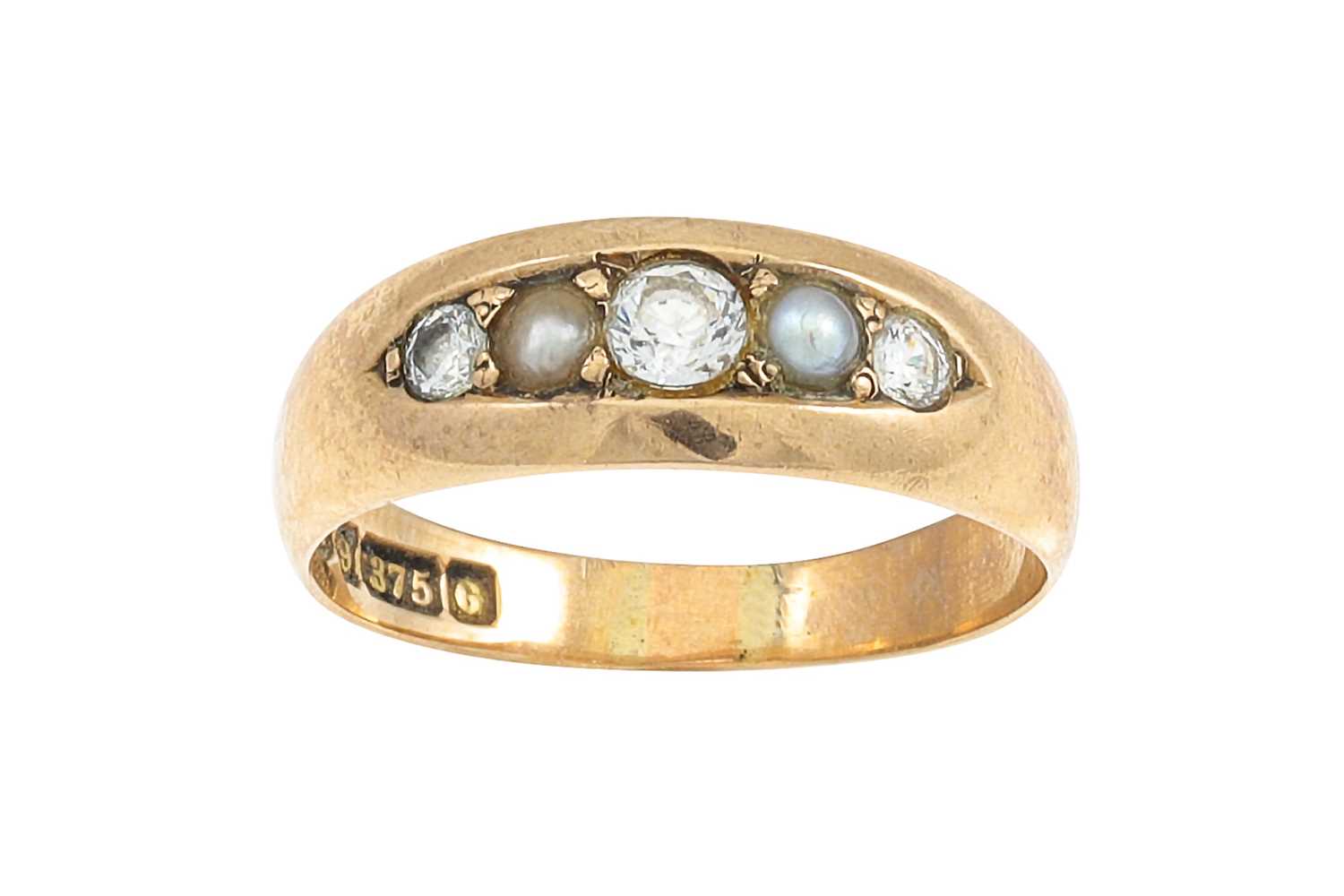 Lot 172 - A VINTAGE PEARL RING, mounted in 9ct gold