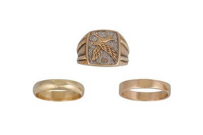 Lot 136 - A GROUP OF TWO GOLD WEDDING BANDS, 14ct and...