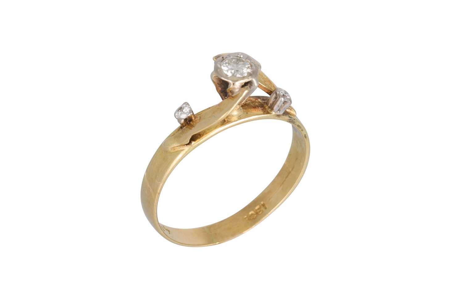 Lot 55 - A DIAMOND SOLITAIRE RING, mounted in 18ct...