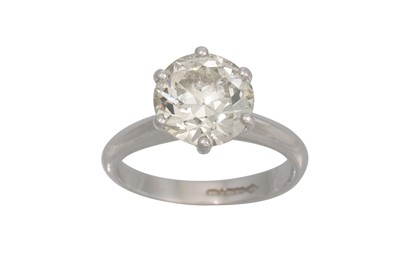 Lot 415 - A DIAMOND SOLITAIRE RING, the old brilliant...