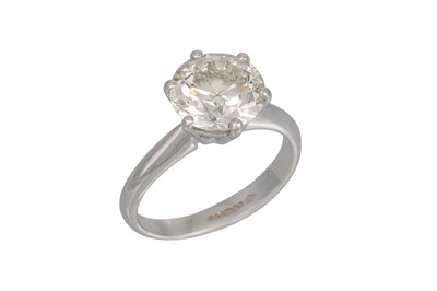Lot 291 - A DIAMOND SOLITAIRE RING, the old brilliant...