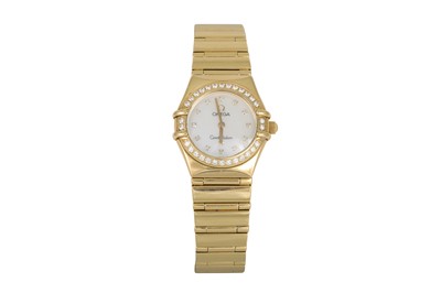 Lot 487 - A LADY'S 18CT GOLD OMEGA CONSTELLATION WRIST...