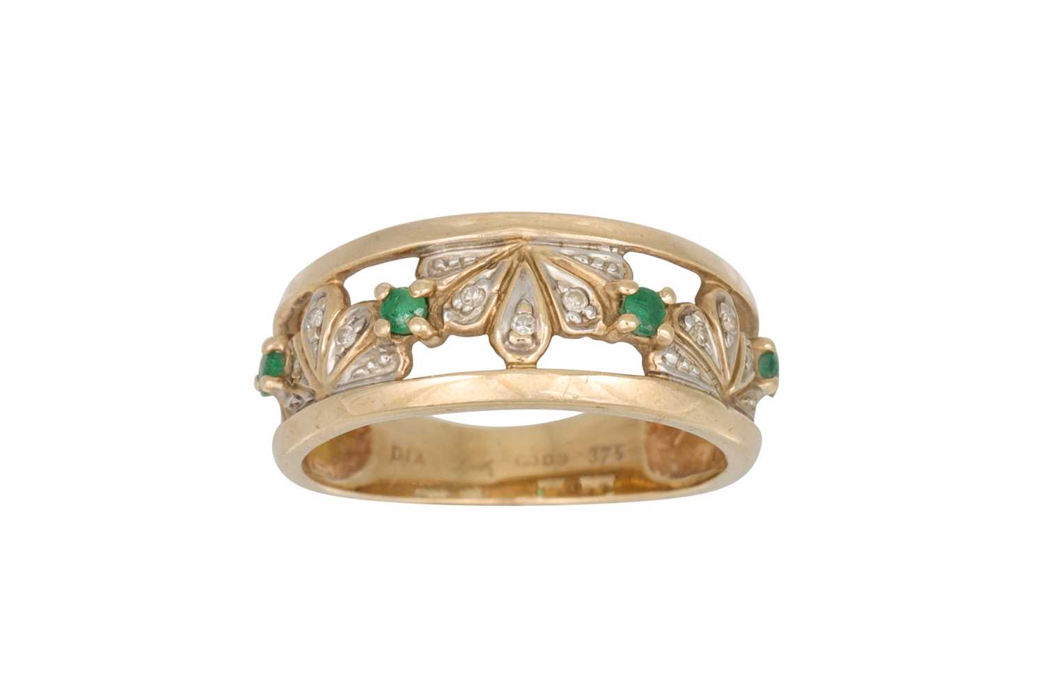 Lot 59 - AN EMERALD AND DIAMOND RING, mounted in 9ct...