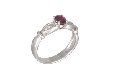 Lot 159 - A DIAMOND AND RUBY RING, the round ruby to...