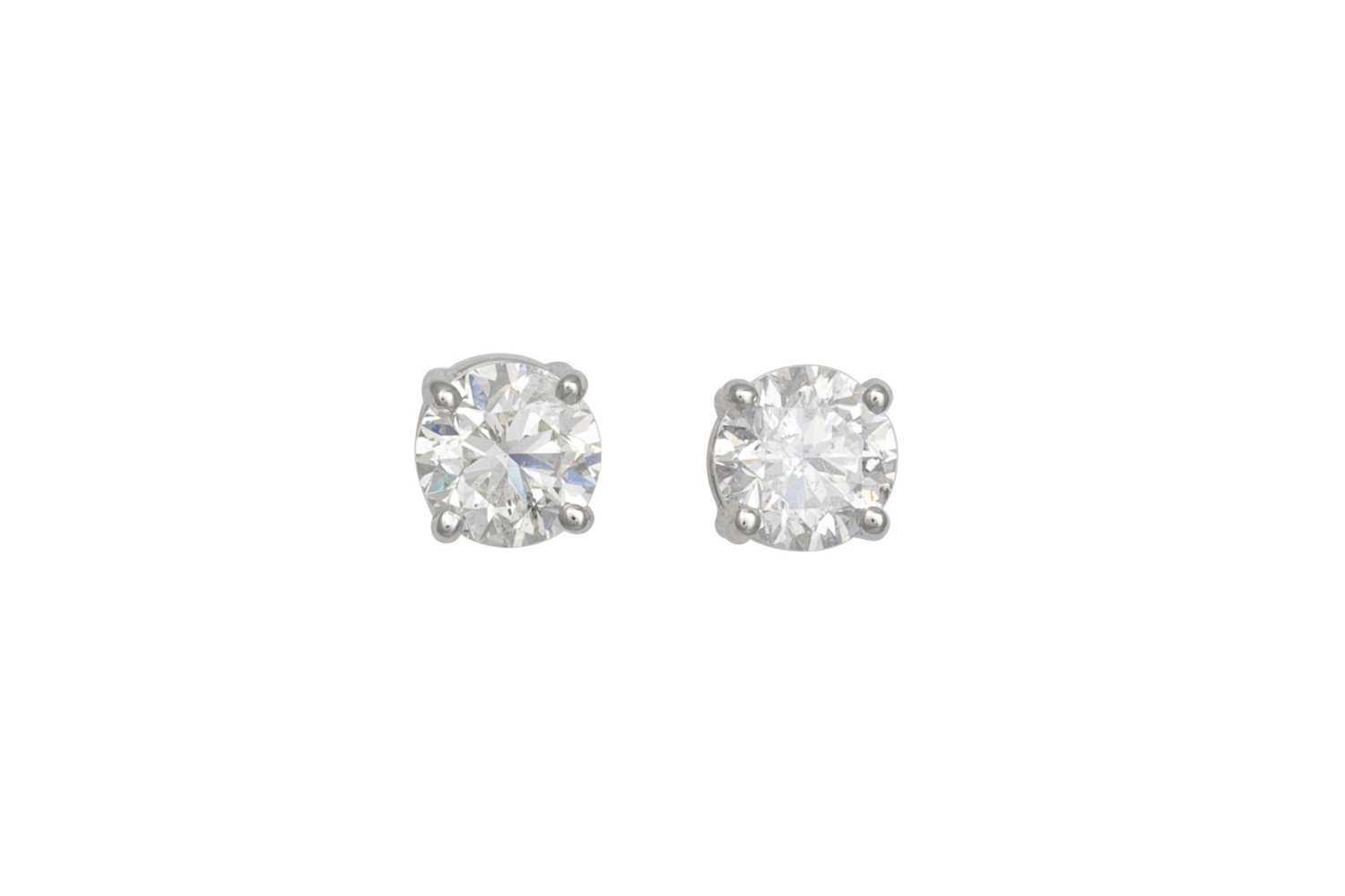 Lot 192 - A PAIR OF DIAMOND STUD EARRINGS, the round...