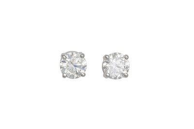 Lot 192 - A PAIR OF DIAMOND STUD EARRINGS, the round...