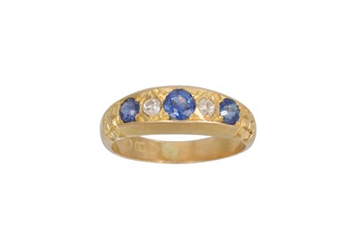 Lot 261 - AN ANTIQUE SAPPHIRE AND DIAMOND RING, mounted...