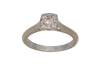 Lot 262 - A DIAMOND CLUSTER RING, mounted in 18ct white...