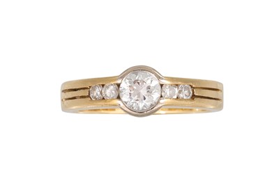 Lot 223 - A SOLITAIRE DIAMOND RING, with diamond...