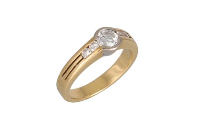 Lot 223 - A SOLITAIRE DIAMOND RING, with diamond...