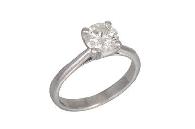 Lot 396 - A SOLITAIRE DIAMOND RING, the brilliant cut...