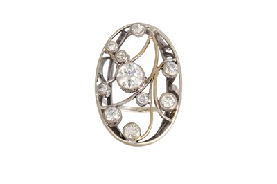 Lot 224 - A DIAMOND CLUSTER RING, in open work plaque...