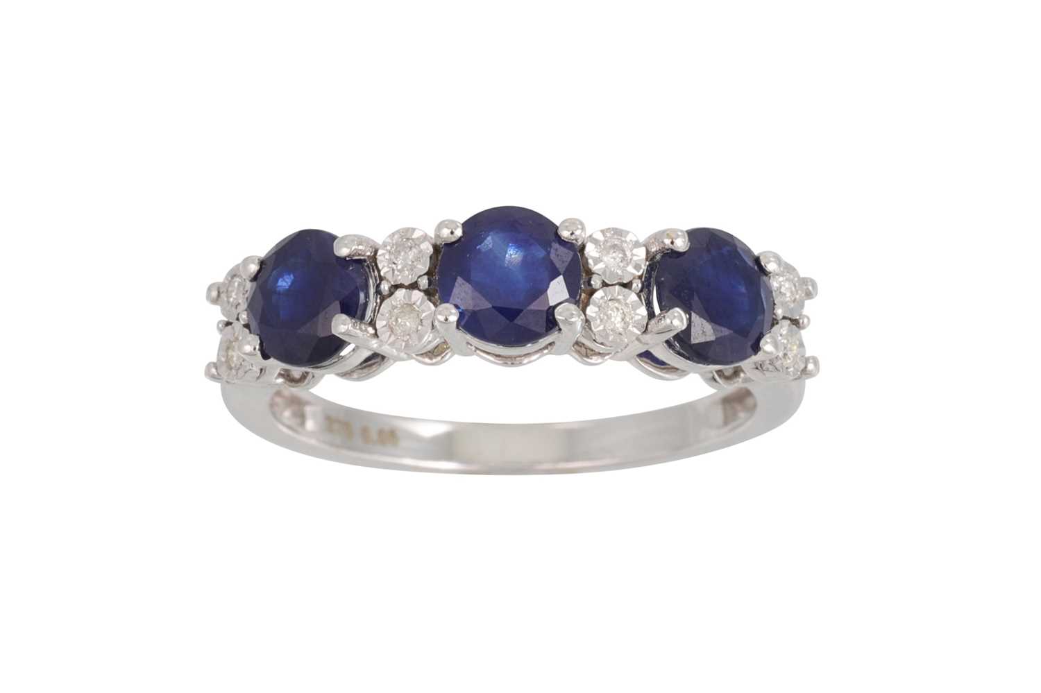 Lot 200 - A SAPPHIRE AND DIAMOND RING, the circular...