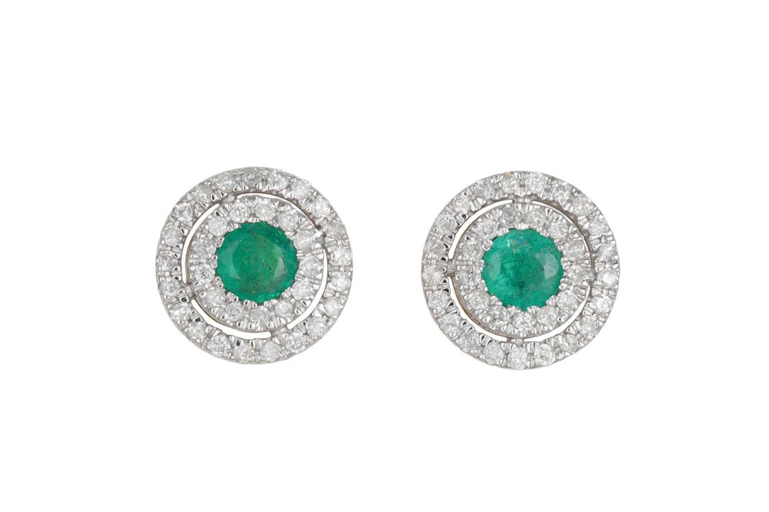 Lot 21 - A PAIR OF DIAMOND AND EMERALD TARGET EARRINGS,...