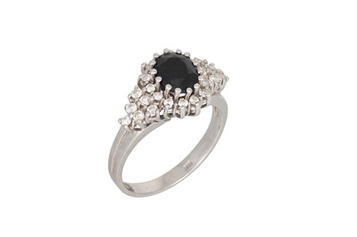 Lot 89 - A DIAMOND AND SAPPHIRE CLUSTER RING, the...