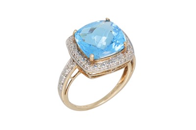 Lot 103 - A DIAMOND AND TOPAZ DRESS RING, the mixed cut...