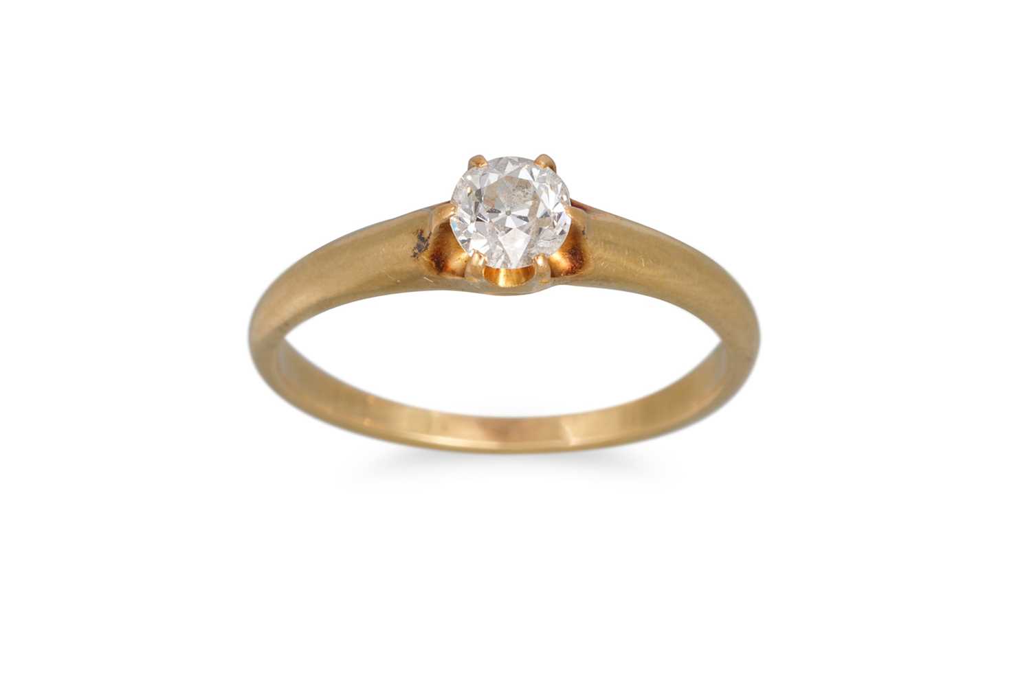 Lot 99 - A DIAMOND SOLITAIRE RING, the old cut diamond...