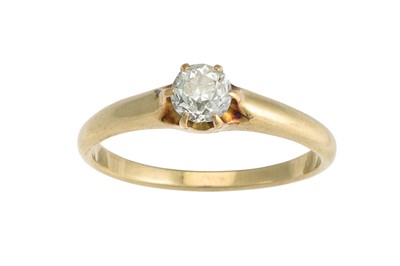 Lot 197 - A DIAMOND SOLITAIRE RING, the old cut diamond...