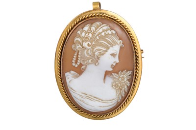 Lot 182 - A 14CT GOLD MOUNTED OVAL SHELL CAMEO BROOCH,...