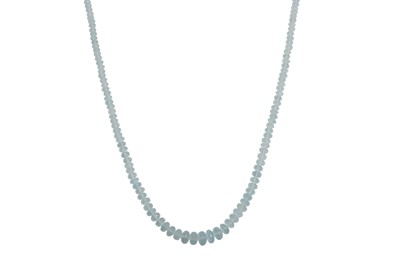 Lot 133 - AN AQUAMARINE NECKLACE, the graduated faceted...