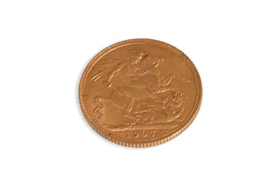 Lot 423 - A 1907 FULL ENGLISH GOLD SOVEREIGN COIN, EF