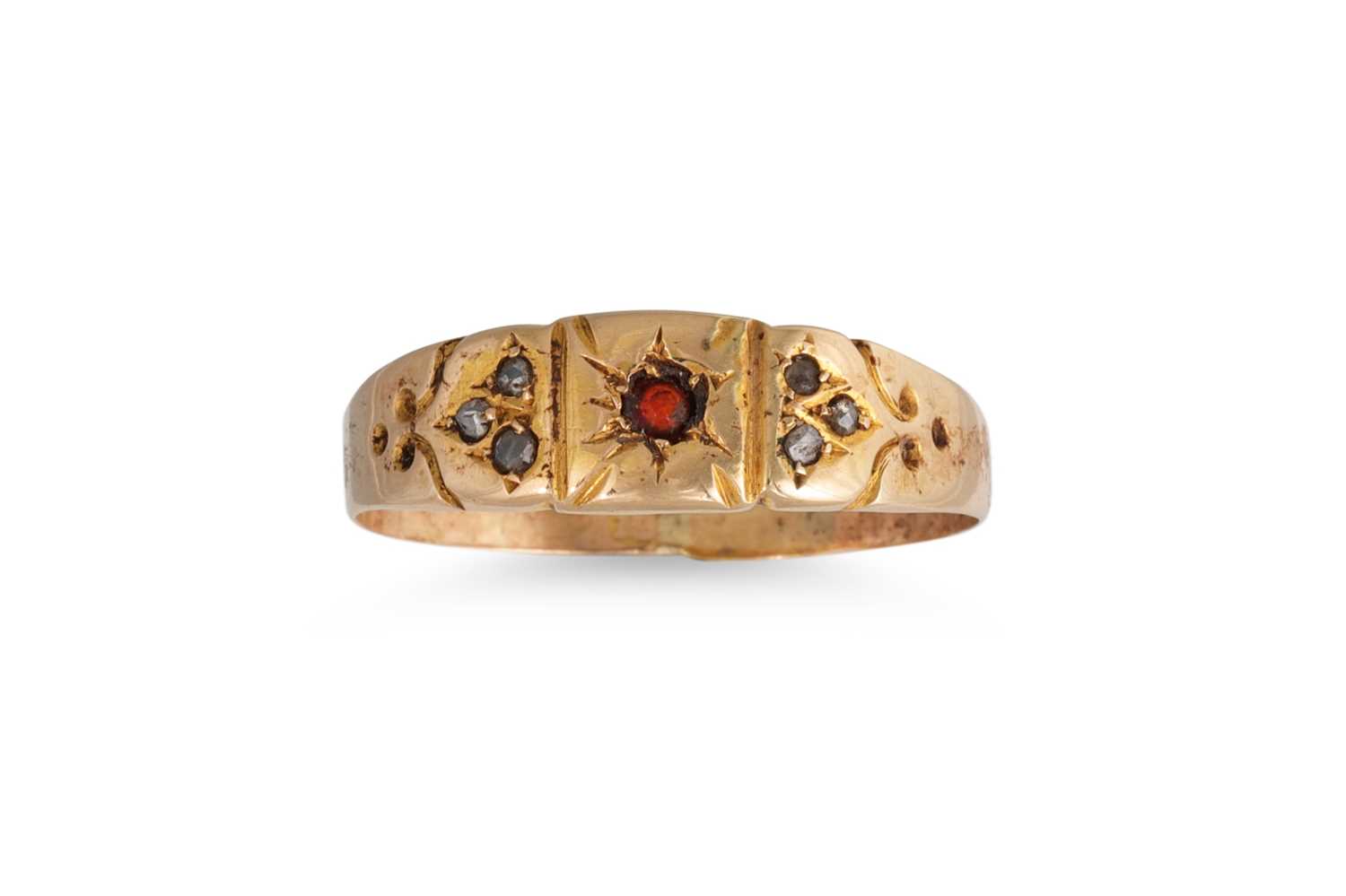 Lot 65 - AN ANTIQUE GARNET AND DIAMOND RING, mounted in...