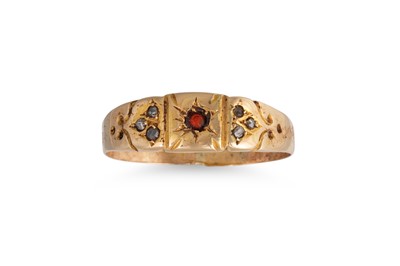 Lot 335 - AN ANTIQUE GARNET AND DIAMOND RING, mounted in...
