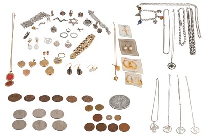 Lot 351 - A LARGE COLLECTION OF SILVER JEWELLERY ITEMS,...