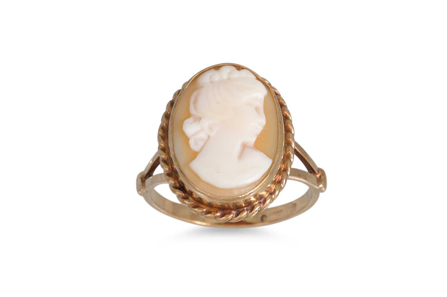 Lot 28 - A CAMEO RING, mounted in 9ct gold, size M