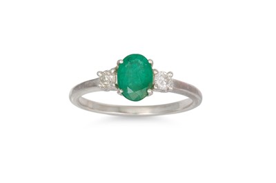 Lot 155 - AN EMERALD AND DIAMOND RING, mounted in silver,...