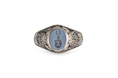 Lot 84 - AN ANTIQUE SEAL RING, the inner band engraved...