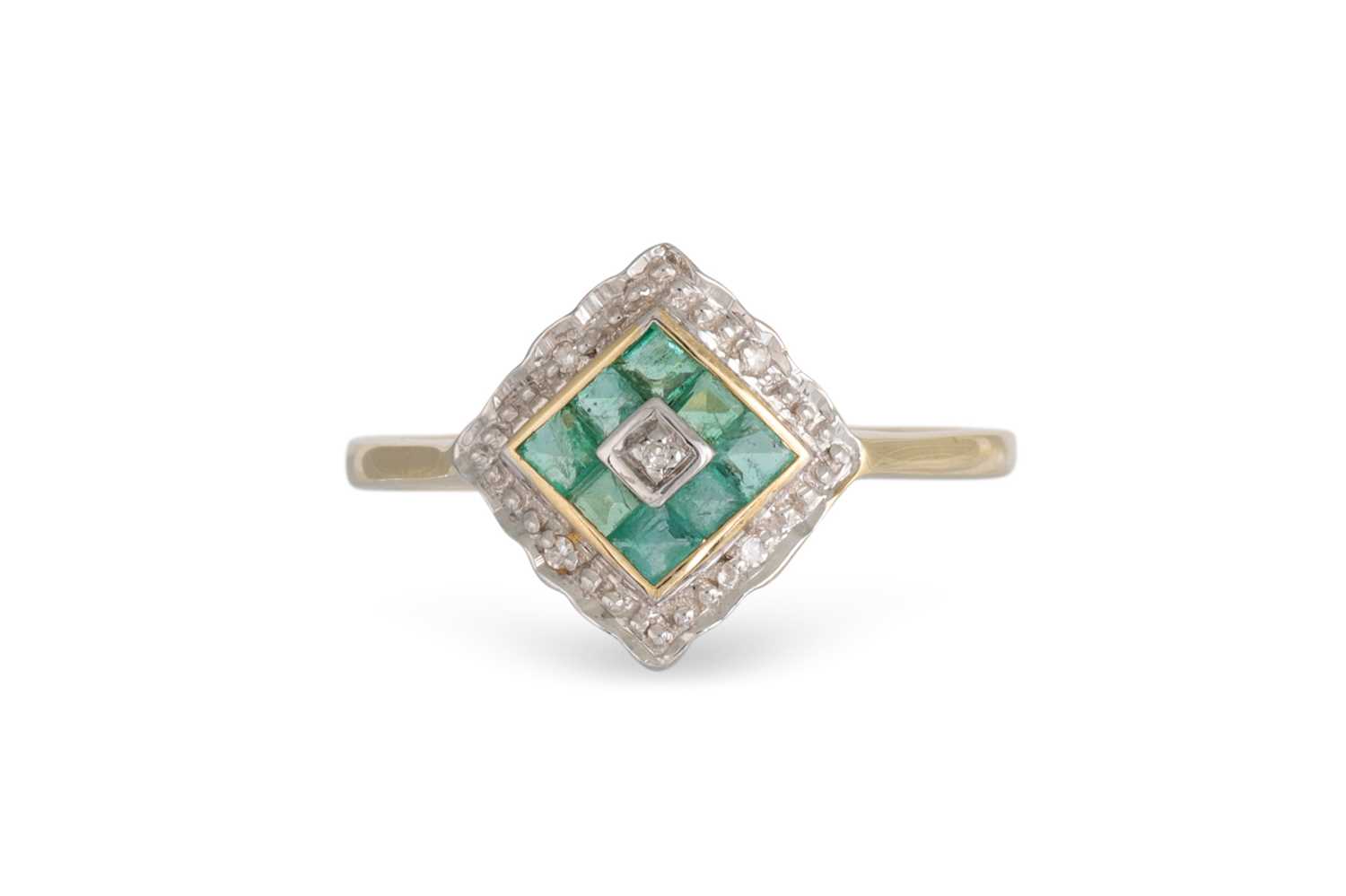 Lot 98 - A DIAMOND AND EMERALD CLUSTER RING, of square...