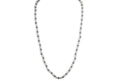 Lot 141 - A LONG STRAND OF BLACK AND WHITE CULTURED PEARLS