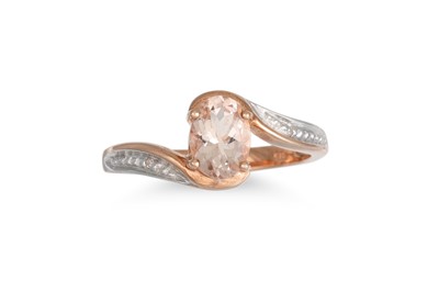 Lot 142 - A DIAMOND AND MORGANITE RING, the oval...