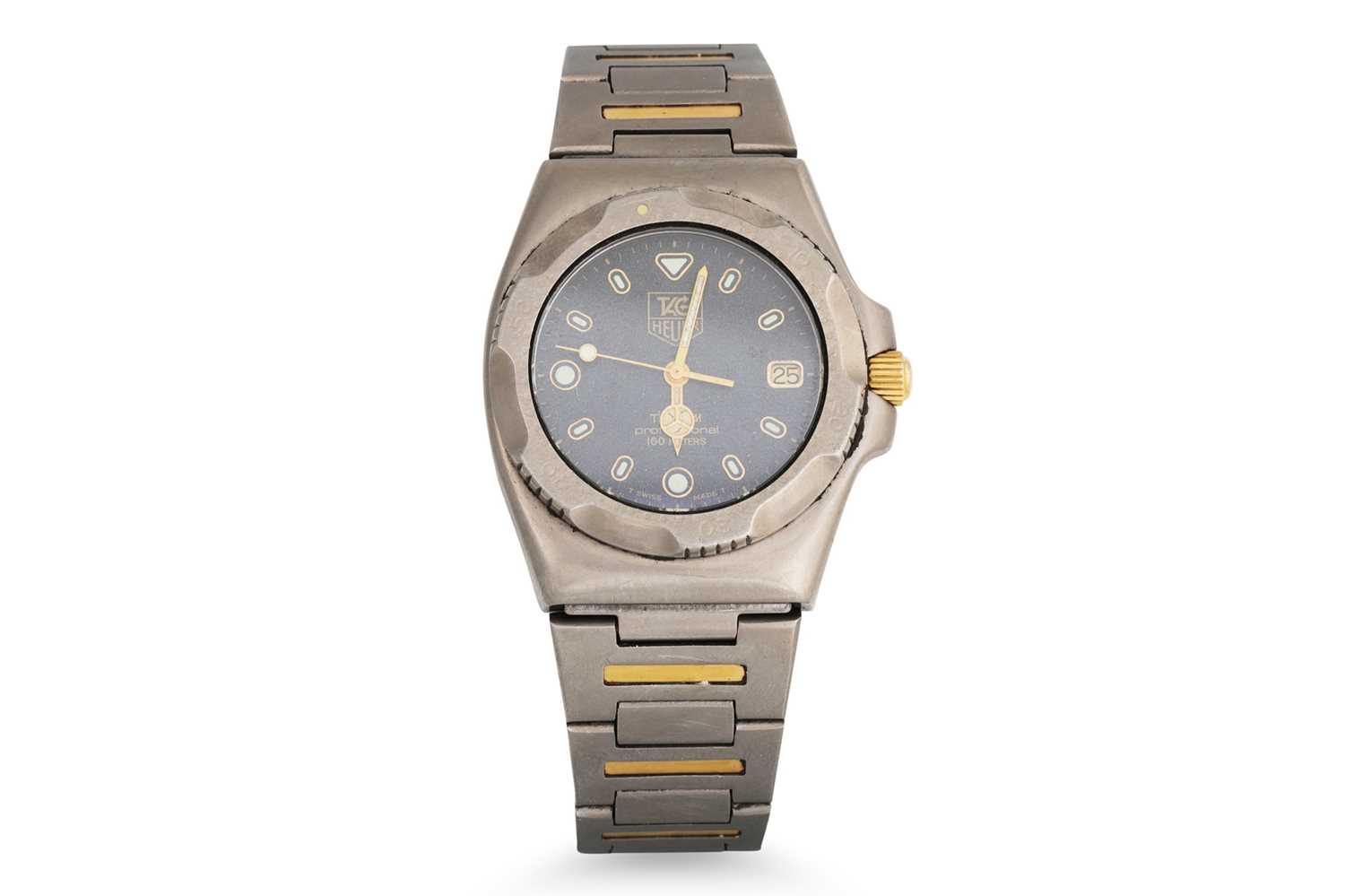 Lot 448 - A GENT'S TAG HEUER TITANIUM AND GOLD...