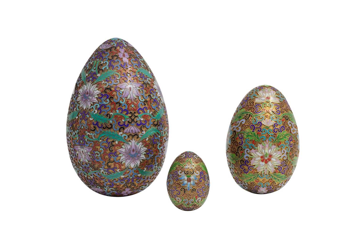 Lot 495 - A SET OF THREE CHINESE ORNAMENTAL EGGS