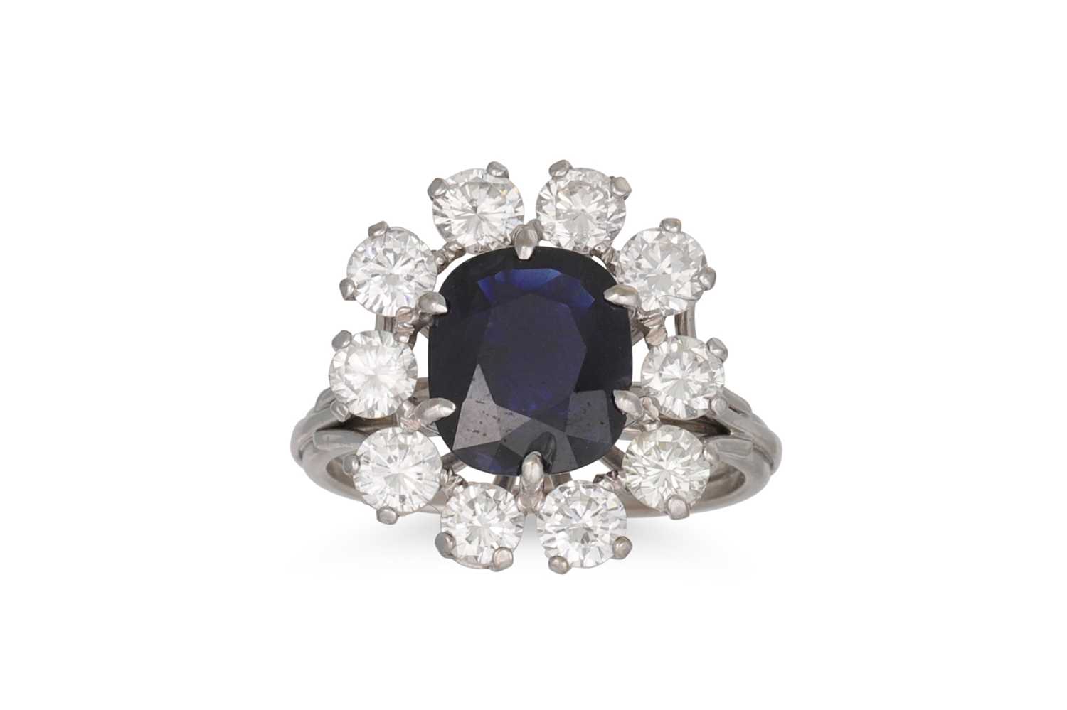 Lot 282 - A SAPPHIRE AND DIAMOND CLUSTER RING, the oval...