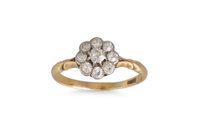 Lot 257 - A VINTAGE DIAMOND CLUSTER RING, the old cut...