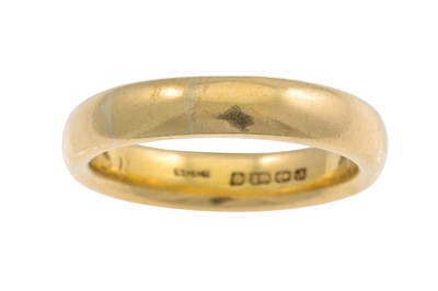 Lot 19 - AN 18CT GOLD BAND, 11.1 g.