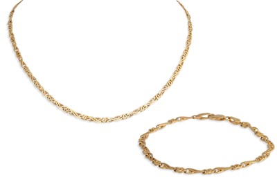 Lot 251 - A 9CT YELLOW GOLD FANCY FLAT LINK NECK CHAIN,...
