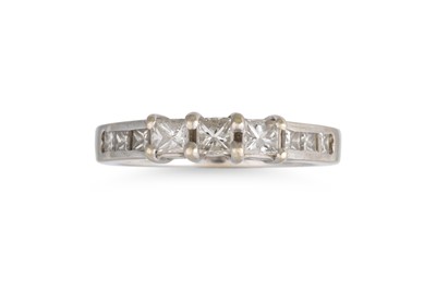 Lot 303 - A DIAMOND RING, mounted in 14ct white gold....