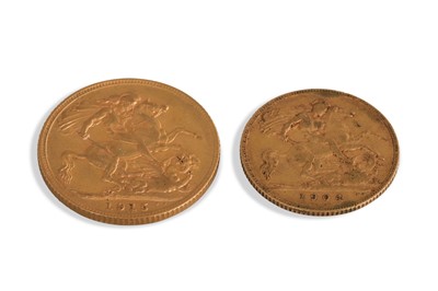 Lot 400 - A 1915 FULL GOLD SOVEREIGN, together with a...