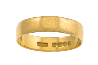 Lot 20 - A 22CT GOLD BAND RING, 3.2 g.