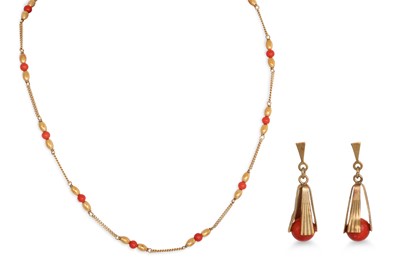 Lot 291 - A 9CT GOLD NECKLACE, with coral beads,...