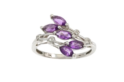 Lot 47 - A DIAMOND AND AMETHYST SPRAY CLUSTER RING,...