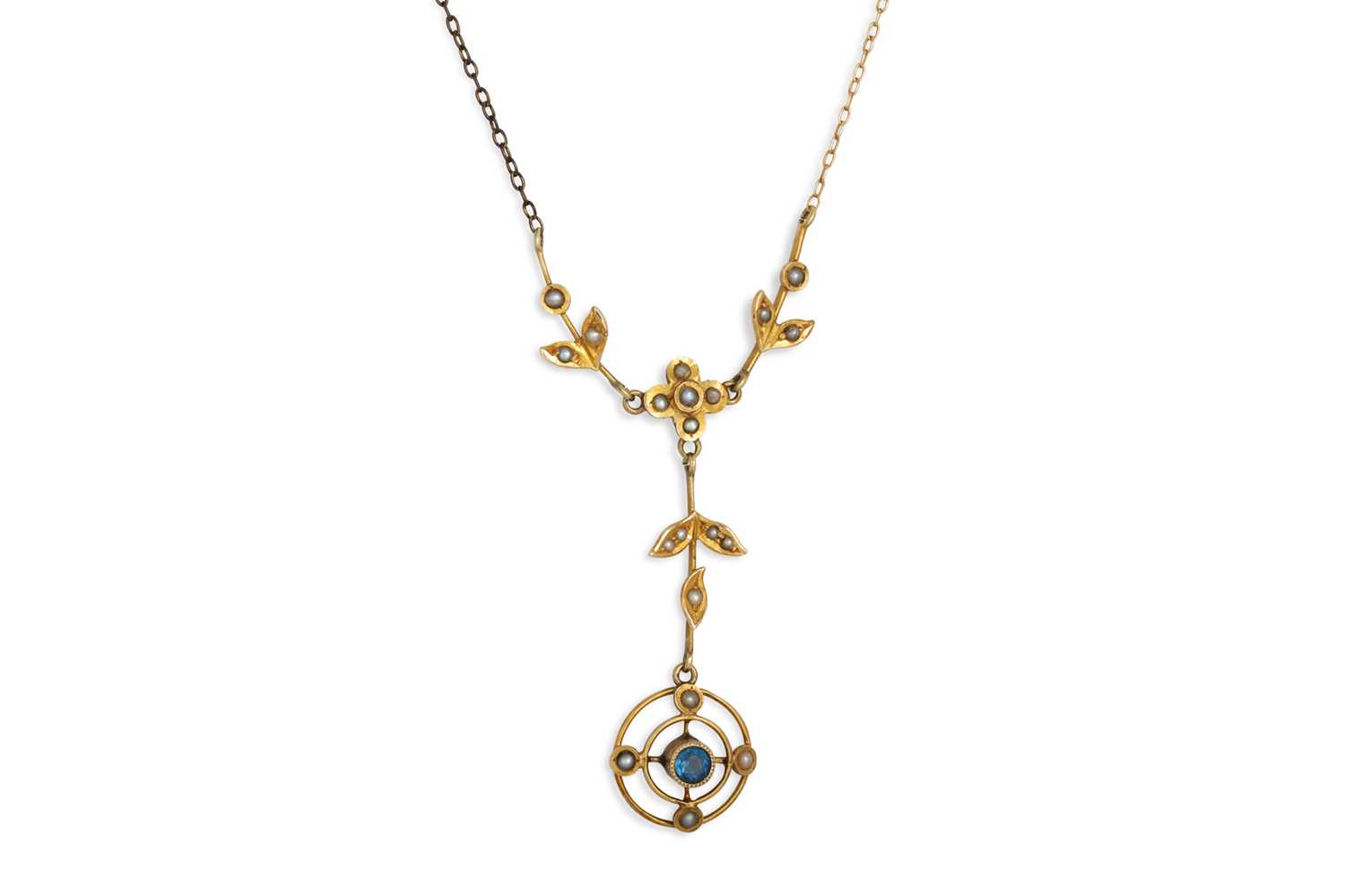 Lot 28 - AN EDWARDIAN SEED PEARL AND SAPPHIRE NECKLACE,...