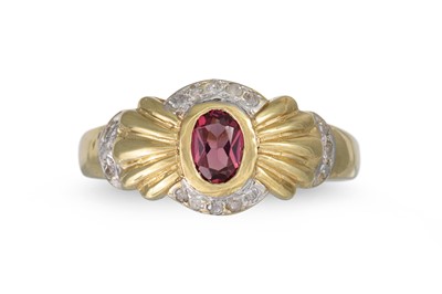 Lot 34 - A DIAMOND AND GARNET CLUSTER RING, the oval...